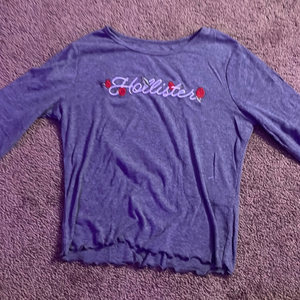 woman’s hollister long sleeve logo shirt